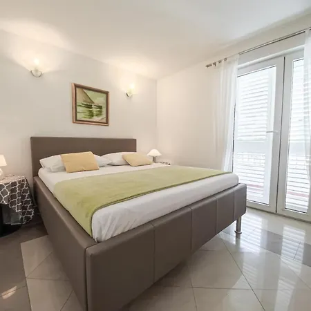 With Parking Space - 20700 Appartement