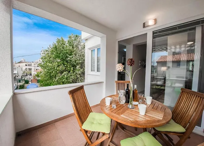 With Parking Space - 20700 Makarska