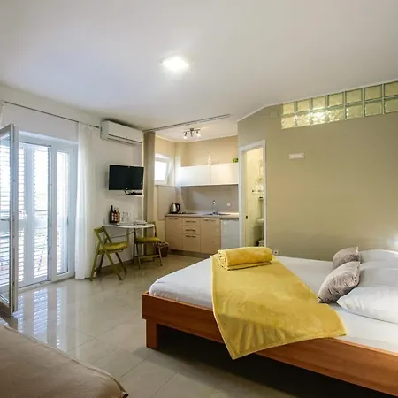 With A Parking Space - 20700 * Makarska