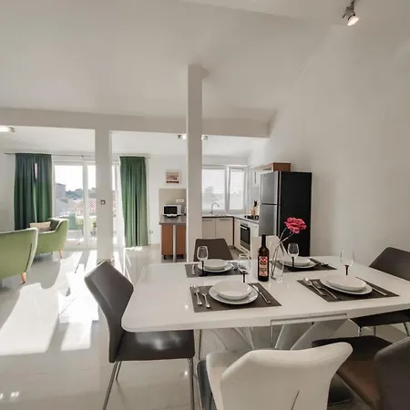With A Parking Space - 20700 * Makarska