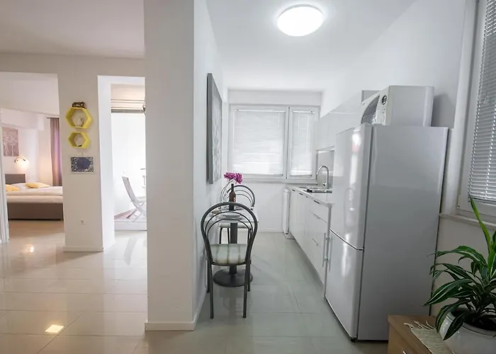 With Parking Space - 20700 Daire Makarska
